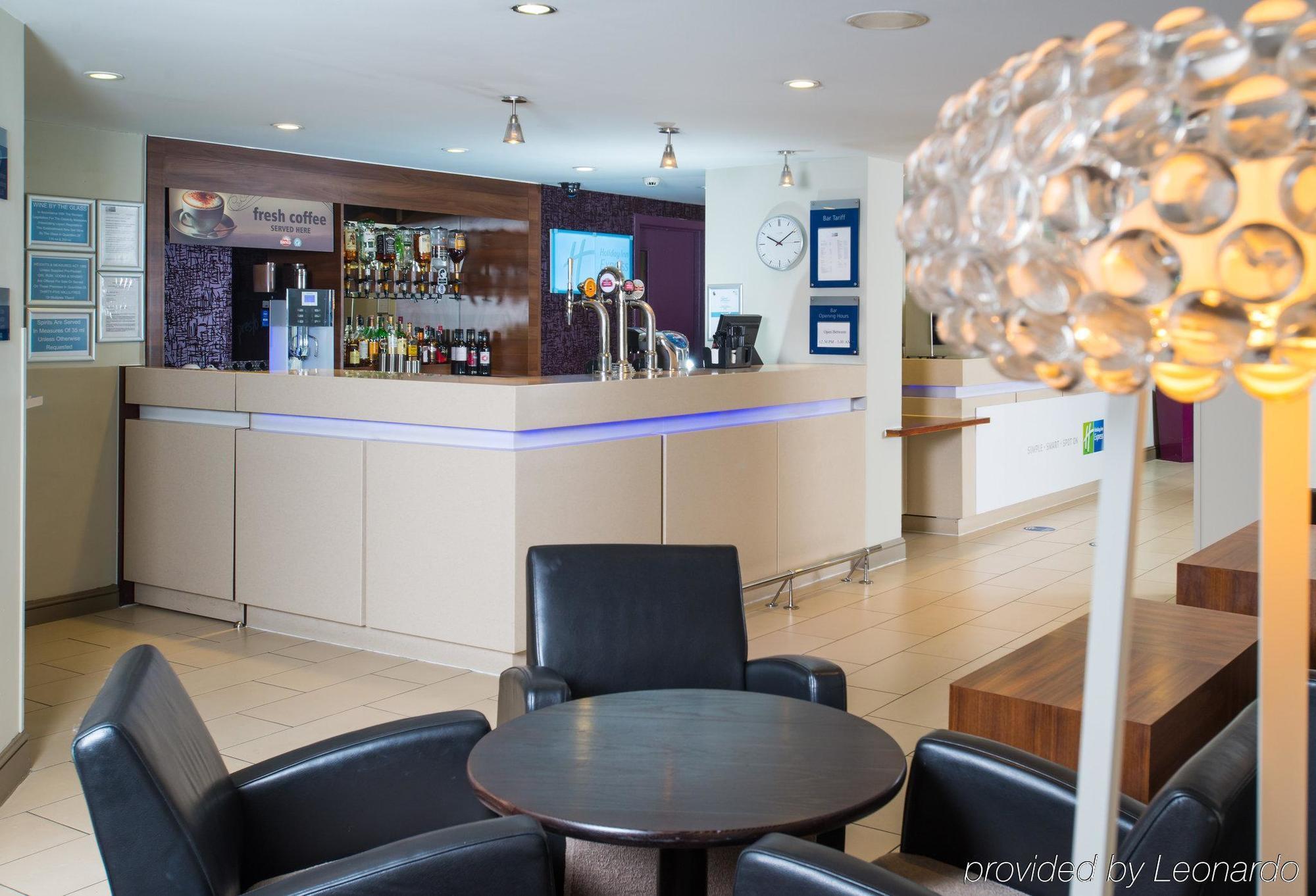 Holiday Inn Express Stirling, An Ihg Hotel Ngoại thất bức ảnh