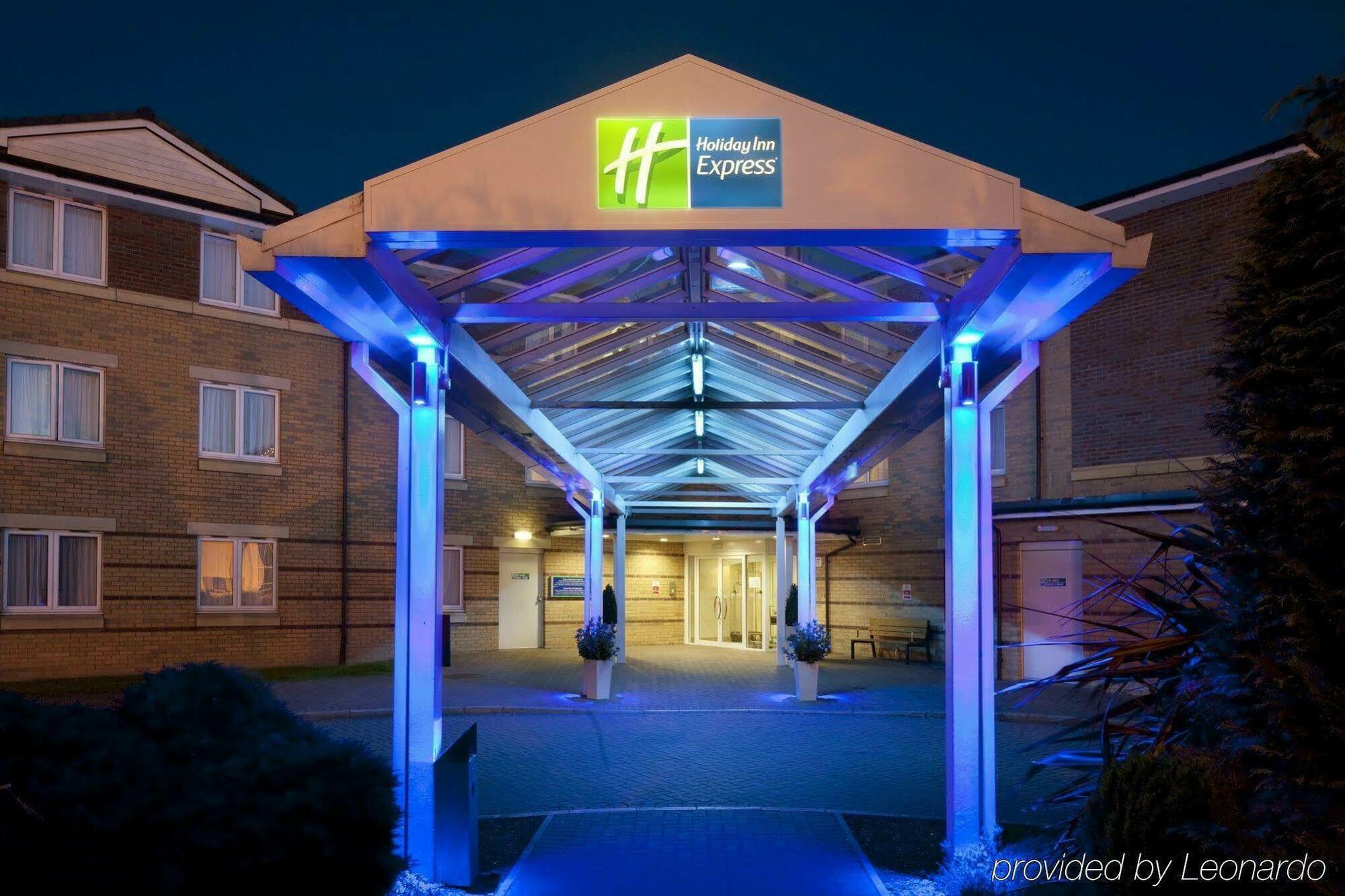 Holiday Inn Express Stirling, An Ihg Hotel Ngoại thất bức ảnh